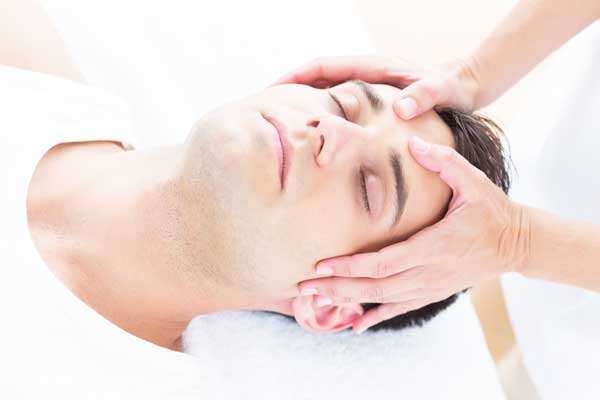 behandling af hovedpine, ansigtmassage
